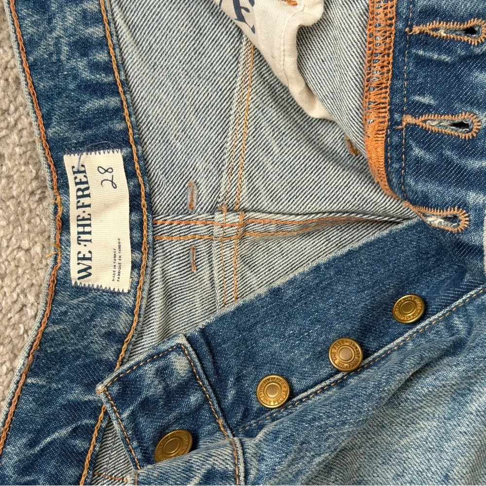 We The Free Women’s Relaxed Blue Denim barrel Jeans - Picture 3 of 3